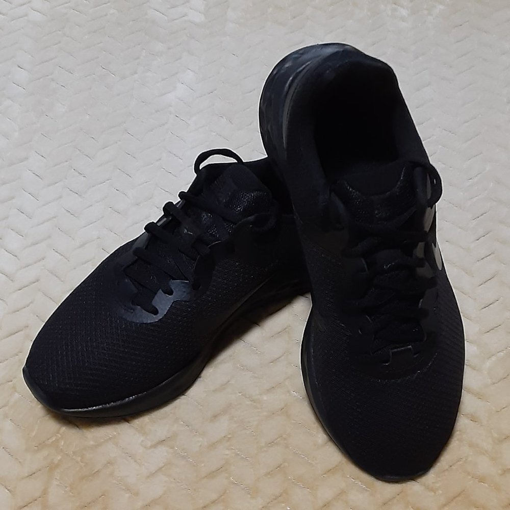 Nike Men's Revolution 6 Running Shoes US 8 Wide EUC.